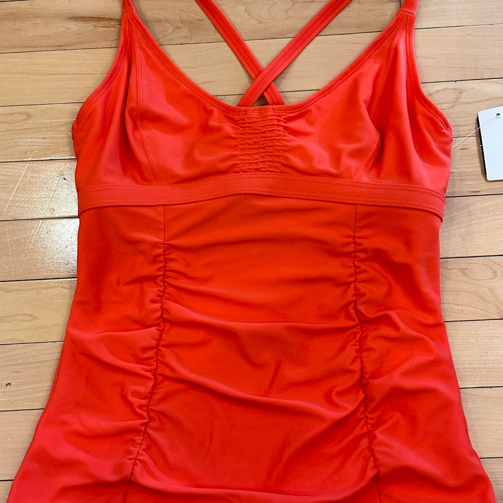 Athleta Orange Red Underwire Bra Top 34D DD. Like new. Ships within 24 hours.